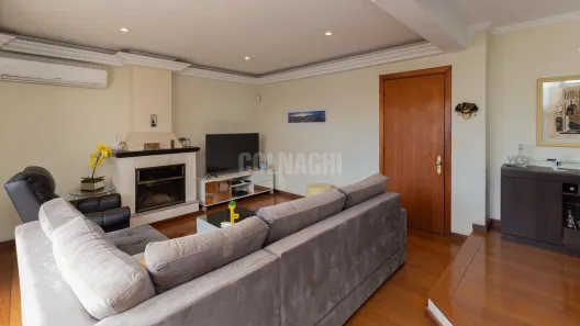 Casa com 3 Quartos à venda, 221m² no Chácara das Pedras, Porto Alegre