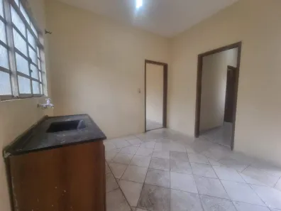 Casa com 2 Quartos para alugar, 68m² no Vila Ziober, Londrina