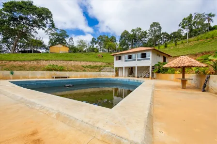 Fazenda/Sítio com 5 Quartos à venda, 300m² no Três Córregos, Campo Largo