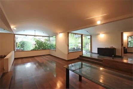 Imóvel Comercial com 4 Quartos para alugar, 550m² no Butantã, São Paulo