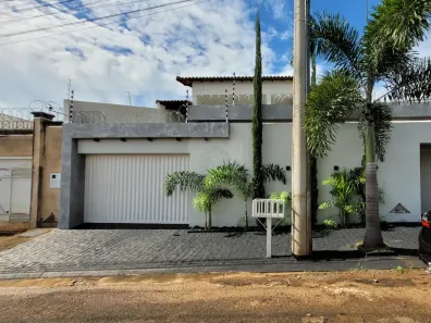 Casa com 3 Quartos à venda, 250m² no Jardim Inconfidência, Uberlândia