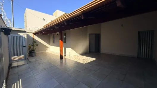 Casa com 3 Quartos para alugar, 150m² no Santa Rosa, Uberlândia