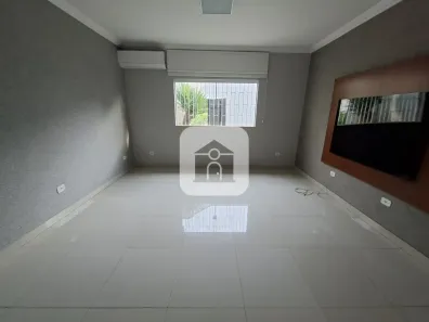Casa com 3 Quartos para alugar, 230m² no Umuarama, Uberlândia