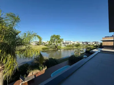 Casa de Condomínio com 3 Quartos à venda, 340m² no São Gonçalo, Pelotas