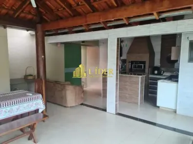 Casa com 3 Quartos à venda, 220m² no Chácaras Tubalina e Quartel, Uberlândia