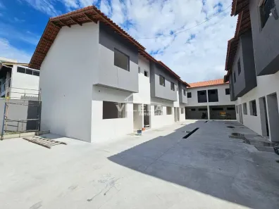 Sobrado com 2 Quartos à venda, 79m² no Cidade Jardim, Caraguatatuba