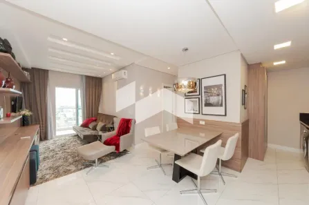 Apartamento com 2 Quartos para alugar, 60m² no Centro, Curitiba