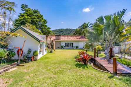 Casa de Condomínio com 5 Quartos à venda, 330m² no Mosela, Petrópolis