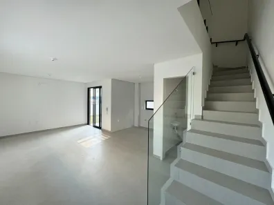 Sobrado com 3 Quartos à venda, 111m² no Nova Palhoça, Palhoça