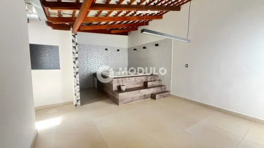 Casa com 3 Quartos para alugar, 187m² no Jardim Patrícia, Uberlândia