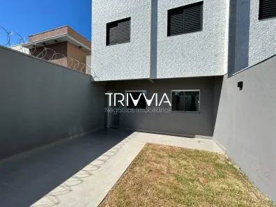 Casa com 2 Quartos para alugar, 73m² no Novo Mundo, Uberlândia