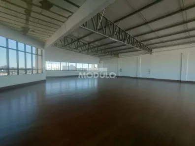 Sala Comercial para alugar, 390m² no Nossa Senhora Aparecida, Uberlândia