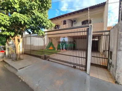 Casa com 3 Quartos à venda, 246m² no Jardim Monções, Londrina