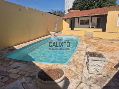Casa com 4 Quartos à venda, 300m² no Presidente Roosevelt, Uberlândia