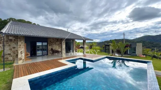 Casa de Condomínio com 3 Quartos à venda, 200m² no Pedro do Rio, Petrópolis