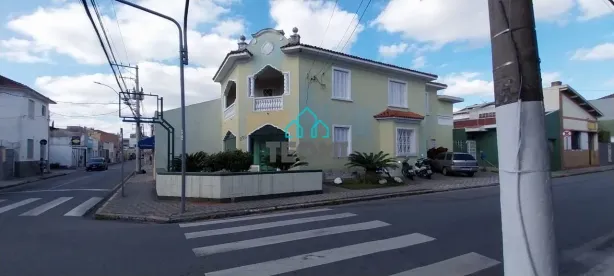 Casa com 3 Quartos para alugar, 180m² no Centro, Taubaté