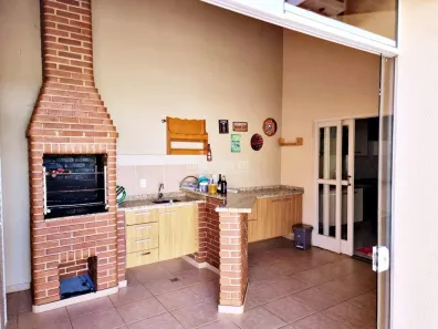 Casa de Condomínio com 3 Quartos à venda, 220m² no Operária, Londrina