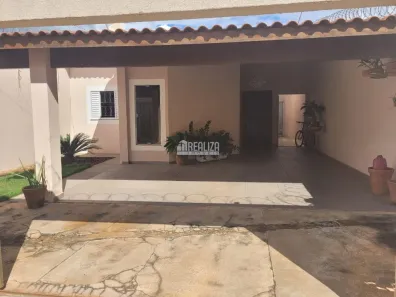 Casa com 3 Quartos para alugar, 250m² no Lourdes, Uberaba