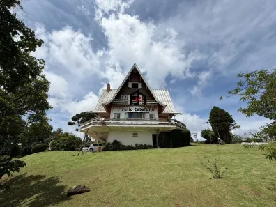 Casa com 6 Quartos à venda, 950m² no Jardim Miraflores, Campos do Jordão