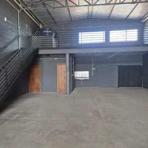 Galpão/Depósito/Armazém para alugar, 300m² no Residencial Lago Azul, Uberlândia