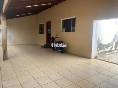 Casa com 3 Quartos à venda, 270m² no Santa Mônica, Uberlândia