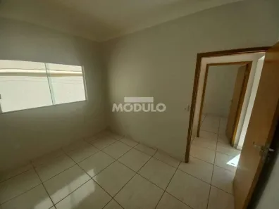 Casa com 2 Quartos para alugar, 50m² no Shopping Park, Uberlândia