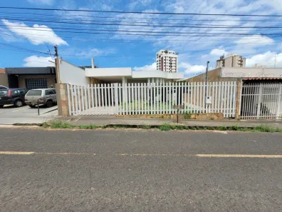Imóvel Comercial com 4 Quartos para alugar, 300m² no Centro, Uberlândia