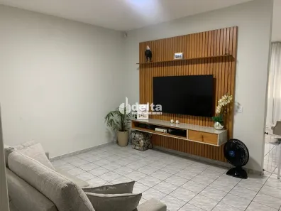 Casa com 3 Quartos à venda, 220m² no Santa Mônica, Uberlândia