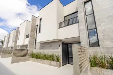Sobrado com 3 Quartos à venda, 142m² no São Braz, Curitiba