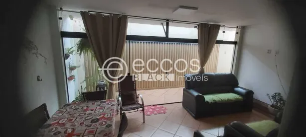 Casa com 4 Quartos à venda, 120m² no Jardim Patrícia, Uberlândia