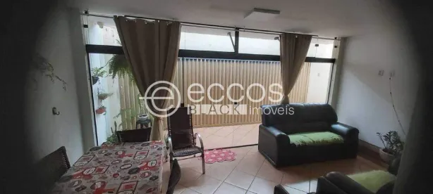 Imóvel Comercial com 4 Quartos à venda, 120m² no Jardim Patrícia, Uberlândia