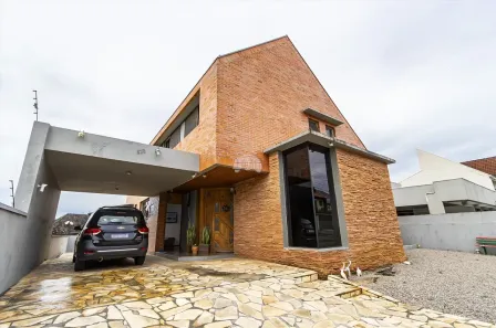Sobrado com 4 Quartos à venda, 270m² no Tarumã, Curitiba