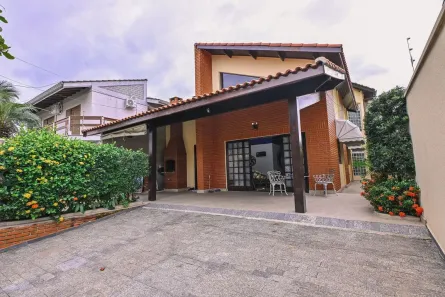 Casa com 3 Quartos à venda, 173m² no Jardim Imperador, Peruíbe