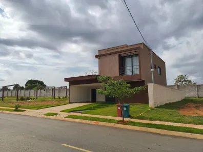 Sobrado com 4 Quartos à venda, 197m² no Parqville Quaresmeira, Trindade