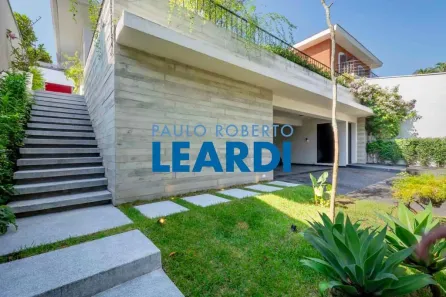 Casa com 3 Quartos à venda, 287m² no Boaçava, São Paulo