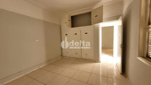 Ponto Comercial para alugar, 620m² no Centro, Uberlândia