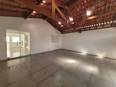 Casa com 3 Quartos para alugar, 267m² no Jardim Itapuã, Piracicaba