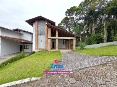 Casa com 3 Quartos para alugar, 136m² no Centro, Blumenau