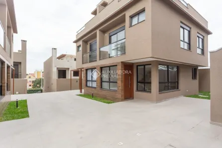 Sobrado com 3 Quartos à venda, 268m² no Tingui, Curitiba
