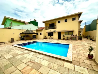 Sobrado com 7 Quartos à venda, 628m² no Jardim Itália, Cuiabá