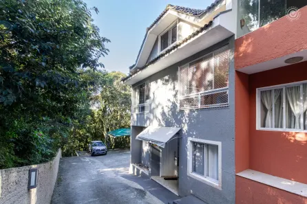 Sobrado com 4 Quartos à venda, 176m² no Pilarzinho, Curitiba