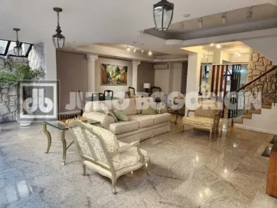 Casa com 4 Quartos para alugar, 220m² no Copacabana, Rio de Janeiro