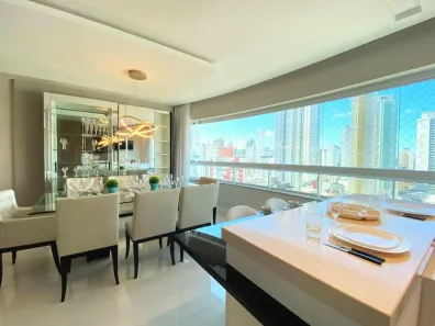 Apartamento com 3 Quartos para alugar, 130m² no Centro, Balneário Camboriú