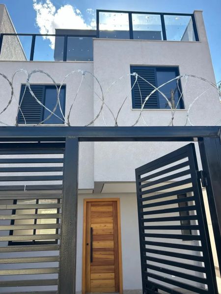 Casa com 3 quartos — Planalto, Belo Horizonte