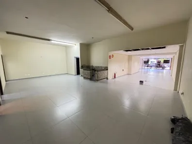 Ponto Comercial para alugar, 250m² no Santa Efigênia, Belo Horizonte