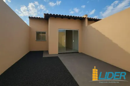 Casa com 2 Quartos à venda, 60m² no Jardim Canaã, Uberlândia