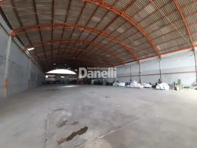 Ponto Comercial para alugar, 1750m² no Piracangaguá, Taubaté