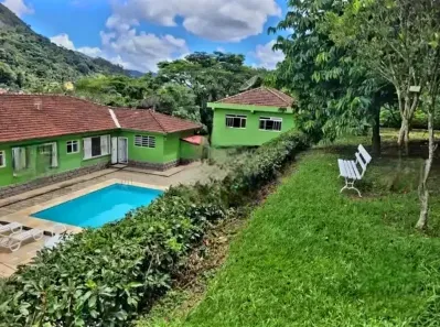 Casa com 6 Quartos à venda, 700m² no Samambaia, Petrópolis