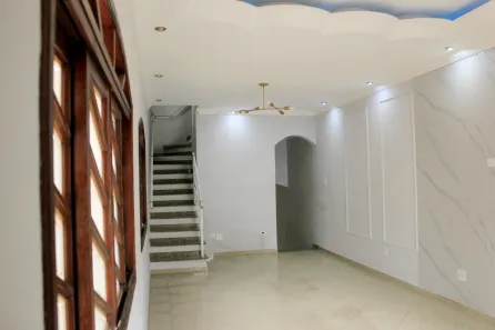 Casa com 5 Quartos para alugar, 278m² no Jardim Zaira, Guarulhos