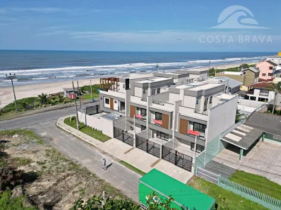 Sobrado com 3 Quartos à venda, 132m² no Bom Retiro, Matinhos
